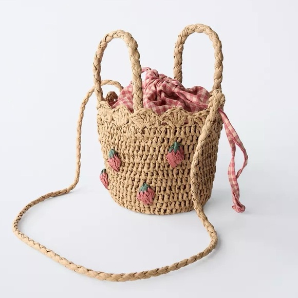 NWT Zara Strawberry Embroidered Straw Effect Bucket Bag - Picture 2 of 12